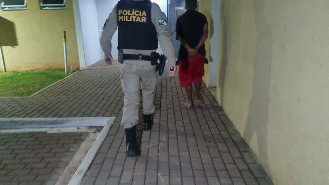 Homem é preso após furtar residência em reforma durante a madrugada no Centro Homem é preso após furtar residência em reforma durante a madrugada no Centro