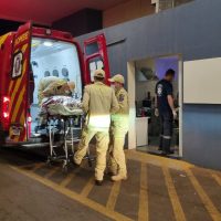 Vítima de esfaqueamento chega ao HUOP após madrugada de mobilização em Cascavel Imagem referente a Vítima de esfaqueamento chega ao HUOP após madrugada de mobilização em Cascavel