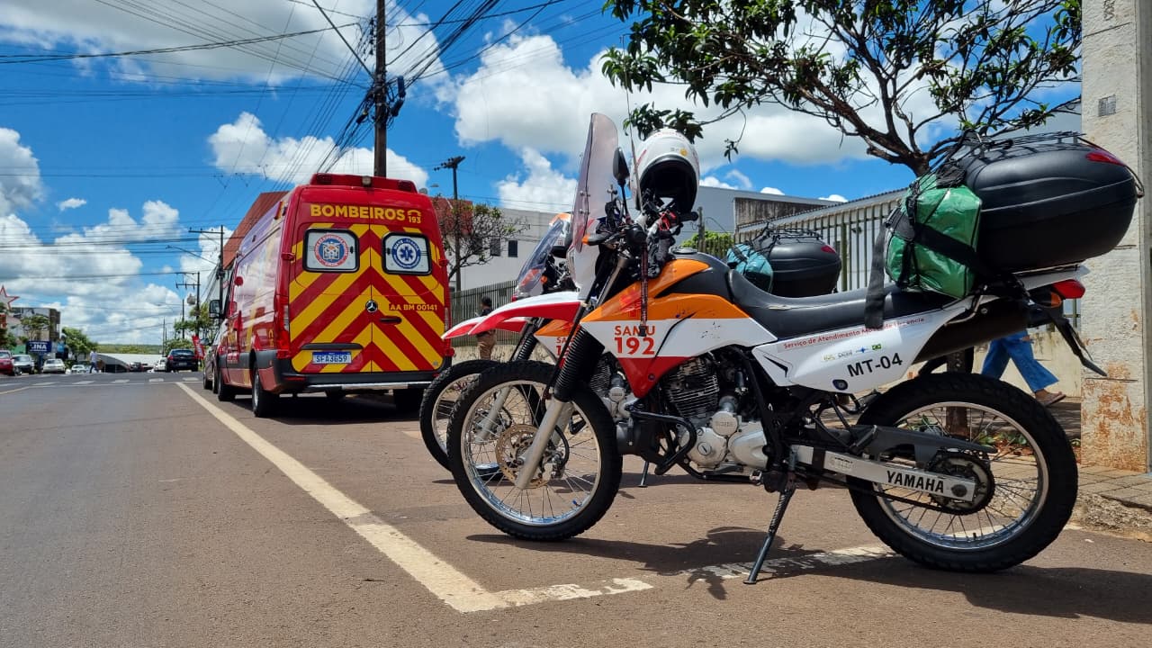 Homem sofre queda na calçada e é socorrido por equipes do Siate e Samu em Cascavel