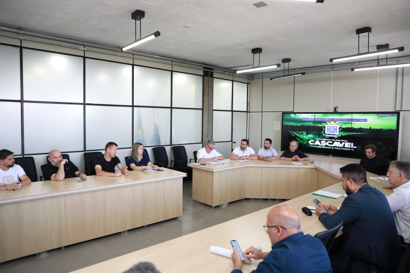 Prefeitura inicia estudo para estruturar terceirização da iluminação pública e aprimorar serviços urbanos