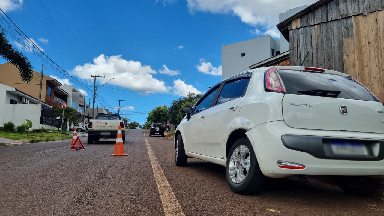 Punto e Saveiro se envolvem em acidente no bairro Canadá