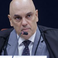 Imagem referente a Moraes vota para manter execução das penas de Bolsonaro e demais réus
