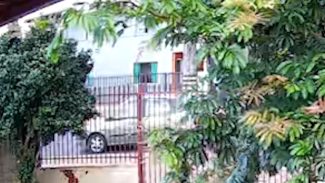 Câmera flagra veículo suspeito de atropelar idosa e fugir no Bairro Brasmadeira