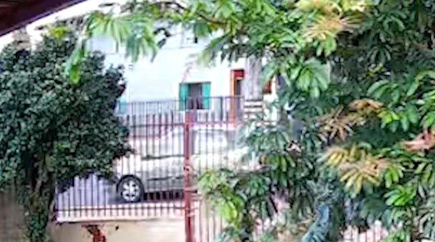 Câmera flagra veículo suspeito de atropelar idosa e fugir no Bairro Brasmadeira