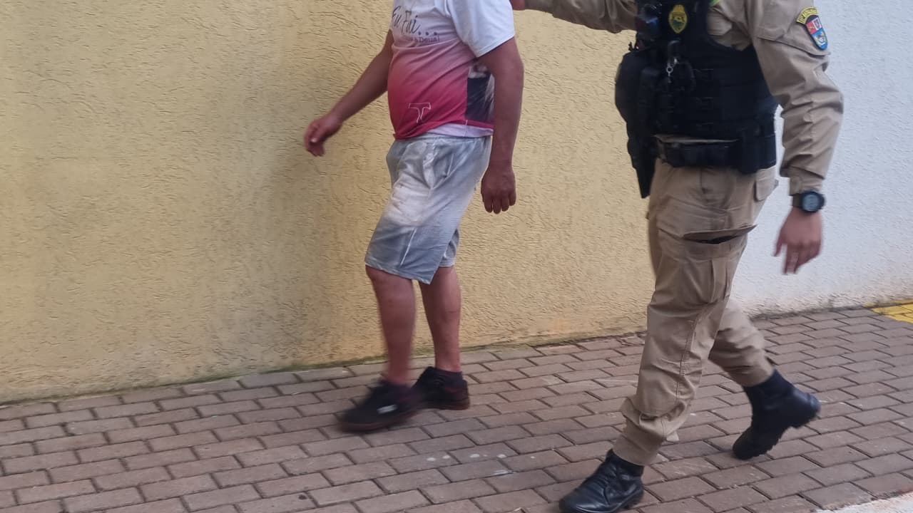 Motorista é preso por embriaguez após se envolver em acidente de trânsito Motorista é preso por embriaguez após se envolver em acidente de trânsito