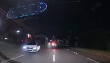 Imagem referente a Motorista de aplicativo flagra Passat na contramão durante fuga da PM