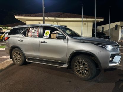 Fuga alucinada termina com prisão e apreensão de veículo cheio de contrabando