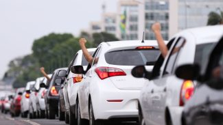 Motoristas de aplicativo caíram no “conto do vigário”, diz Sakamoto