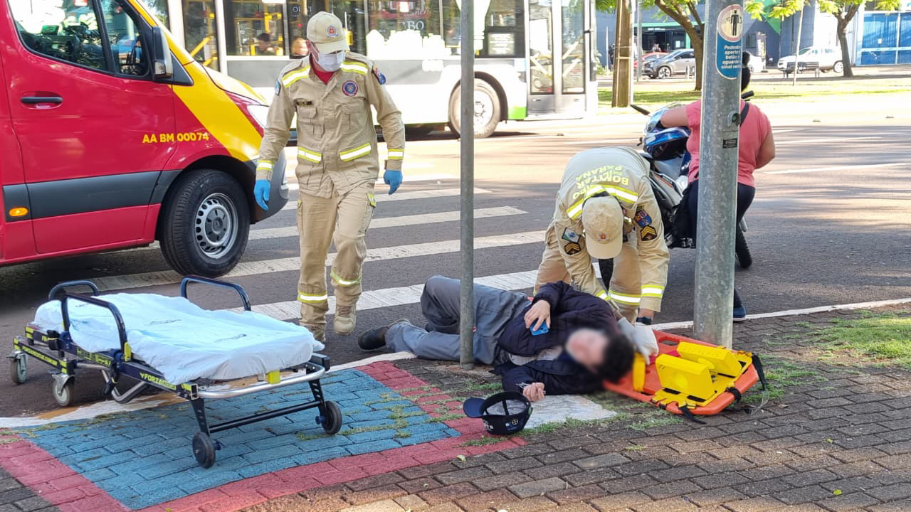 Motociclista fica ferido após colisão com Fiat Palio no Centro de Cascavel