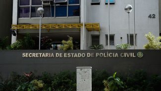 Menino é baleado na perna dentro de escola em operação policial no Rio