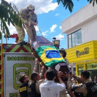 Imagem referente a Com viaturas e sirenes, Cascavel se despede do soldado Ariel Rubenich em cortejo