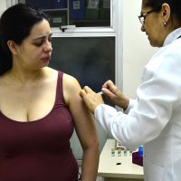 Saiba como será oferta de vacina que previne bronquiolite em bebês Imagem referente a Saiba como será oferta de vacina que previne bronquiolite em bebês