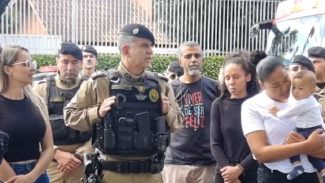 “Estes anjnhos terão a imagem do herói que o pai foi”, diz coronel no local do acidente que matou PM “Estes anjnhos terão a imagem do herói que o pai foi”, diz coronel no local do acidente que matou PM