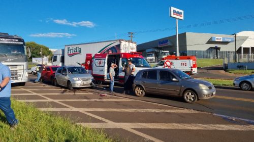Engavetamento na BR-277 mobiliza duas equipes do Samu em Cascavel Engavetamento na BR-277 mobiliza duas equipes do Samu em Cascavel