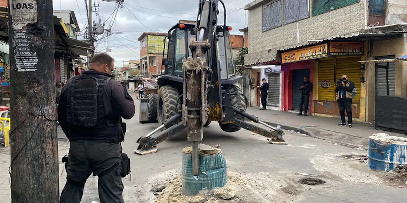 Senado aprova projeto que torna crime barricadas para cometer crimes Senado aprova projeto que torna crime barricadas para cometer crimes
