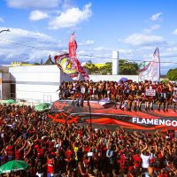 Imagem referente a Flamengo embarca para final da Libertadores com festa da torcida