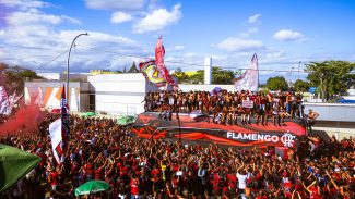 Flamengo embarca para final da Libertadores com festa da torcida