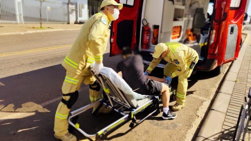 Jovem sofre torção no joelho durante atividade física em colégio Jovem sofre torção no joelho durante atividade física em colégio
