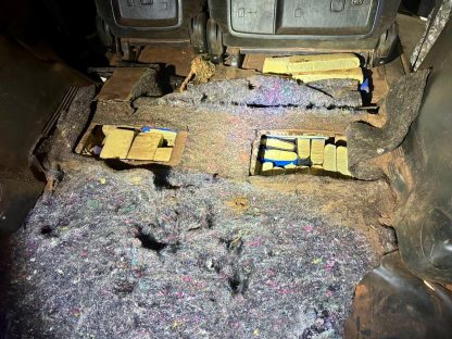 Motorista é parado pela Receita, foge durante fiscalização e 199 tabletes de maconha são localizados