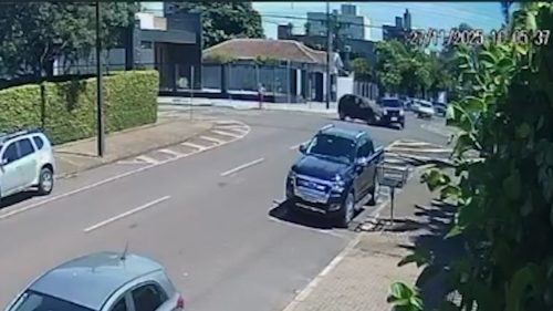 Novo ângulo registra acidente entre Palio e Siena em Cascavel Novo ângulo registra acidente entre Palio e Siena em Cascavel