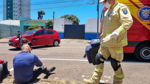 Ultrapassagem e conversão à esquerda: Carro e moto batem no Parque São Paulo Ultrapassagem e conversão à esquerda: Carro e moto batem no Parque São Paulo