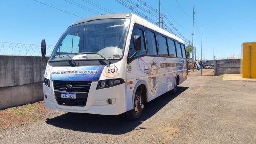 Fiscalização pega ônibus da Prefeitura com multas e licenciamento vencidos Fiscalização pega ônibus da Prefeitura com multas e licenciamento vencidos