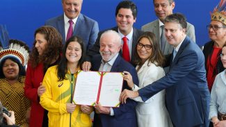 Lula envia para o Congresso projetos que criam a Unind e UFEsporte Lula envia para o Congresso projetos que criam a Unind e UFEsporte