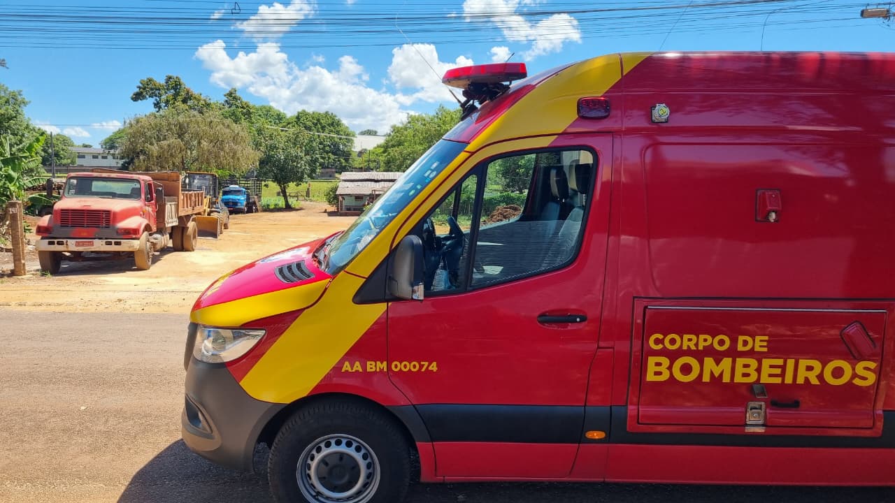 Motociclista sofre ferimentos na região genital após colisão com caminhão no Bairro Brasília, em Cascavel