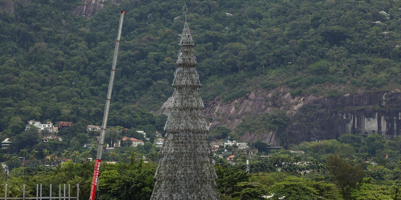 Rio se prepara para inaugurar árvore de natal da lagoa Rio se prepara para inaugurar árvore de natal da lagoa