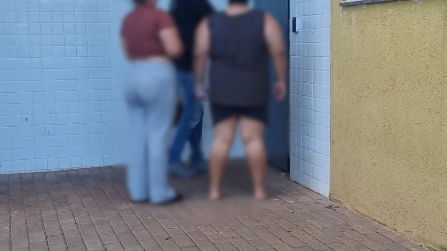 Mulheres são detidas com drogas após ação do GDE e Choque Canil no Jardim Clarito