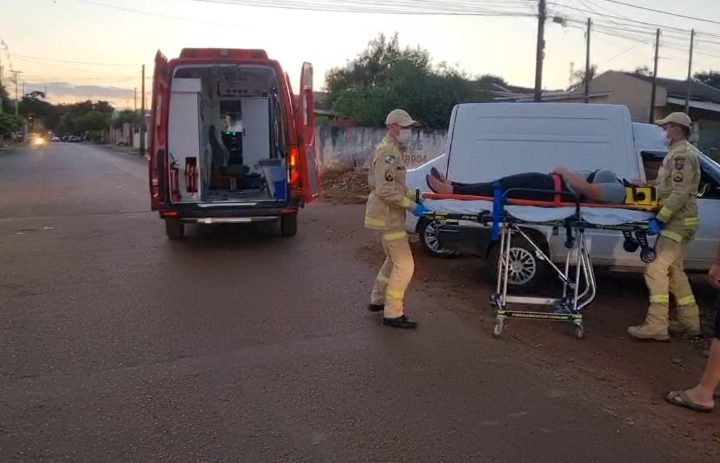 Fiorino e Voyage batem em cruzamento no Bairro Tarumã