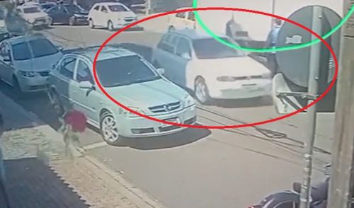 Câmera flagra furto de veículo Gol na Rua Jorge Lacerda, no Centro de Cascavel Imagem referente a Câmera flagra furto de veículo Gol na Rua Jorge Lacerda, no Centro de Cascavel