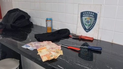 Ladrão armado com faca rouba farmácia e é pego após briga com segurança em Cascavel