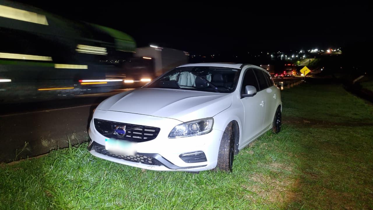 Carro sai da pista e causa desvio de trânsito na BR 277 em Cascavel Carro sai da pista e causa desvio de trânsito na BR 277 em Cascavel