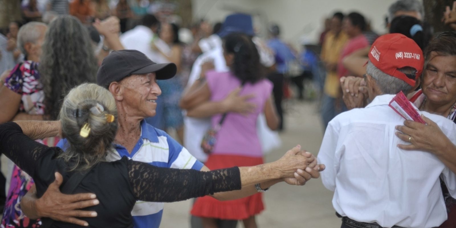Expectativa de vida no país sobe para 76,6 anos, a maior já registrada Expectativa de vida no país sobe para 76,6 anos, a maior já registrada