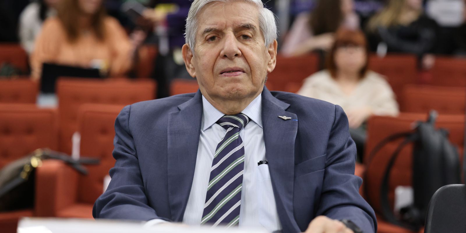 PGR é a favor de prisão domiciliar humanitária para general Heleno PGR é a favor de prisão domiciliar humanitária para general Heleno