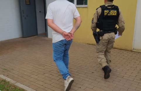 Homem vai assinar termo no Fórum de Cascavel e é preso por tráfico de drogas