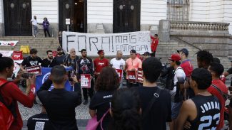 Entregadores protestam contra modalidade nova de trabalho do iFood Entregadores protestam contra modalidade nova de trabalho do iFood