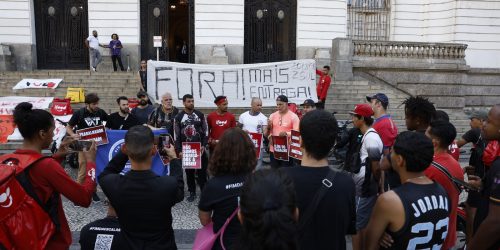 Entregadores protestam contra modalidade nova de trabalho do iFood Imagem referente a Entregadores protestam contra modalidade nova de trabalho do iFood