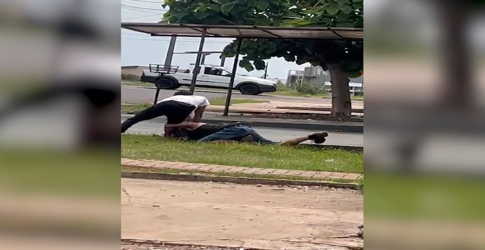 O pau comeu! Vídeo mostra homem que ameaçou idosa levando uma surra no Bairro Santa Cruz