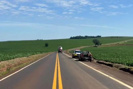 Capotamento deixa motorista e criança gravemente feridos na PR-486 em Nova Aurora