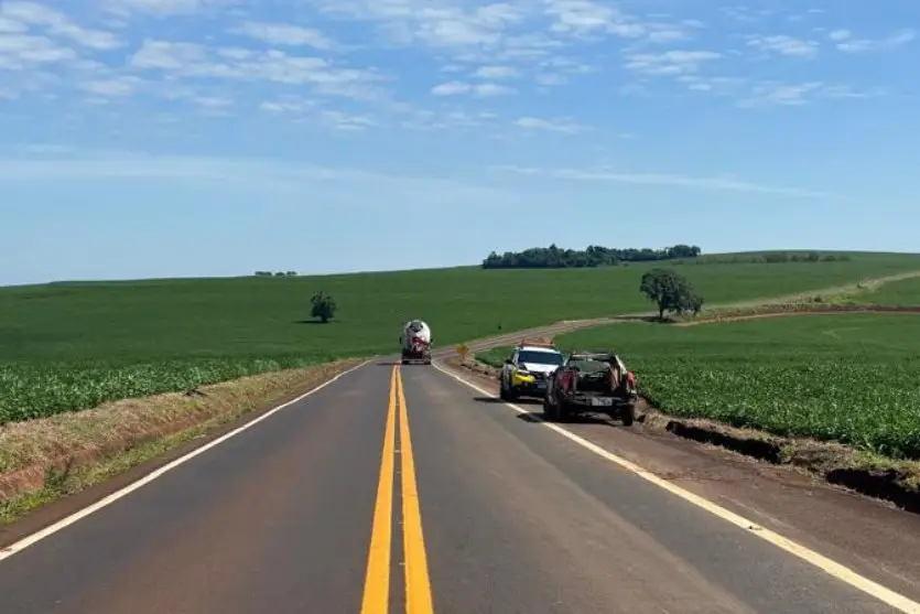 Capotamento deixa motorista e criança gravemente feridos na PR-486 em Nova Aurora