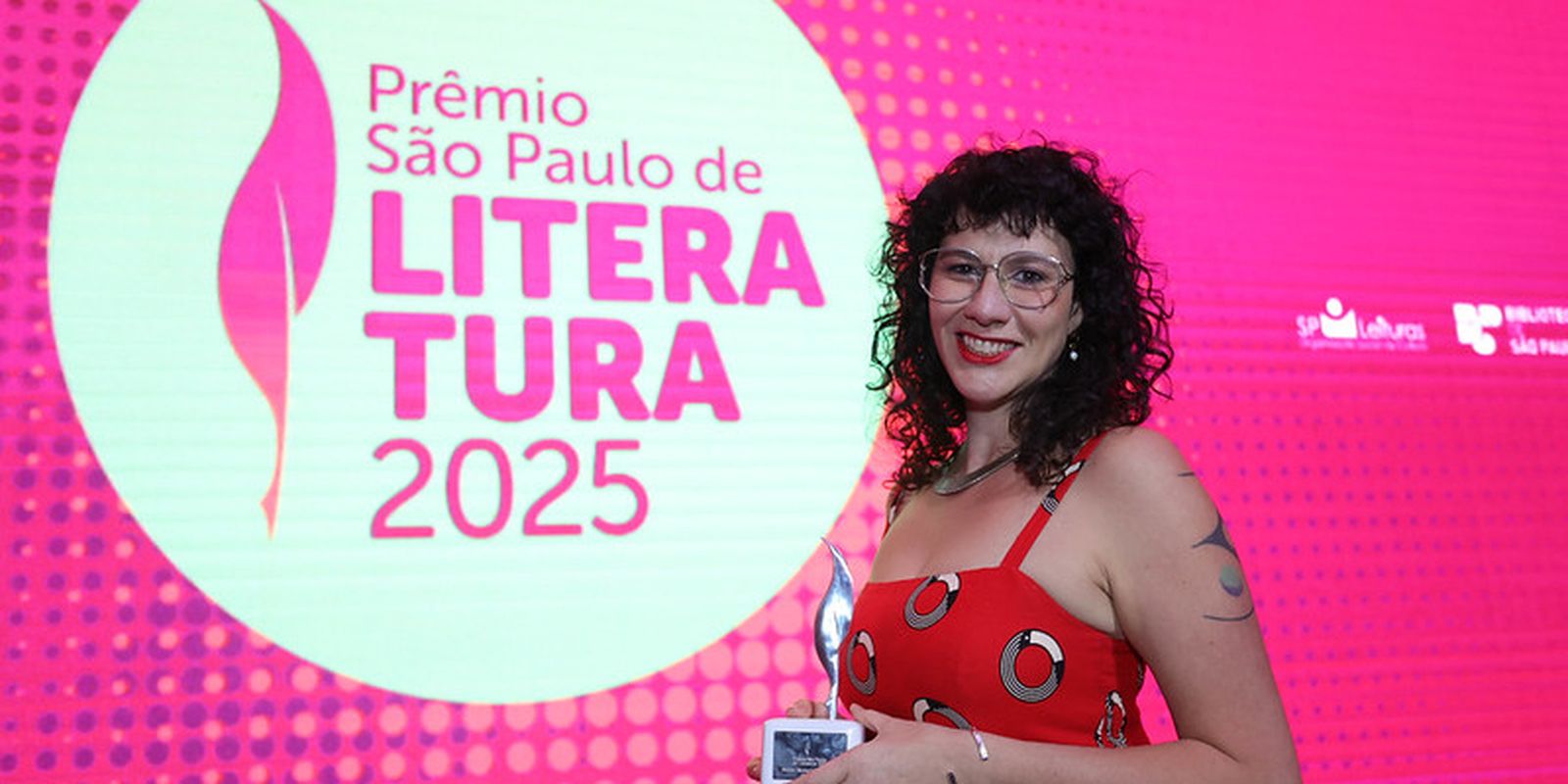 Mariana Salomão Carrara vence Prêmio São Paulo de Literatura 2025 Mariana Salomão Carrara vence Prêmio São Paulo de Literatura 2025