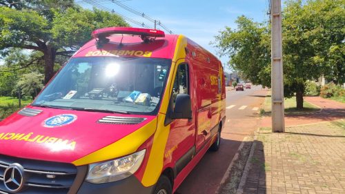 Colisão entre bicicleta e patinete deixa mulher ferida na Avenida Piquiri