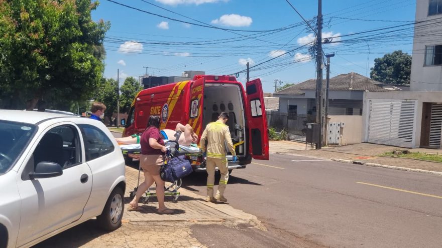 Após queda, homem é socorrido pelo Siate na Rua Pernambuco