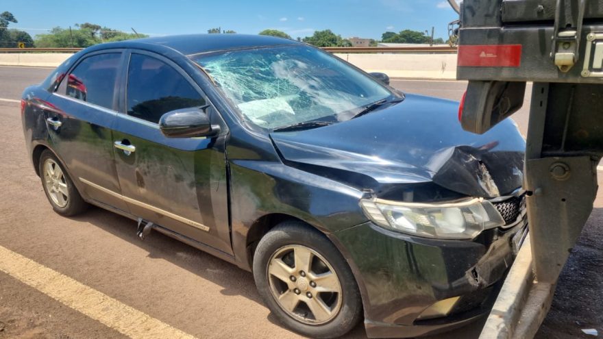Colisão traseira entre carro e caminhão deixa duas crianças feridas na PRc-467, em Cascavel