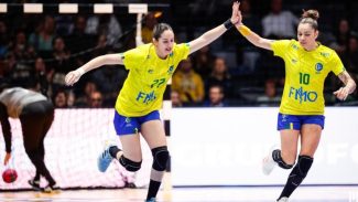 Brasil vence tchecas e vai à 2ª fase do Mundial Feminino de handebol Brasil vence tchecas e vai à 2ª fase do Mundial Feminino de handebol