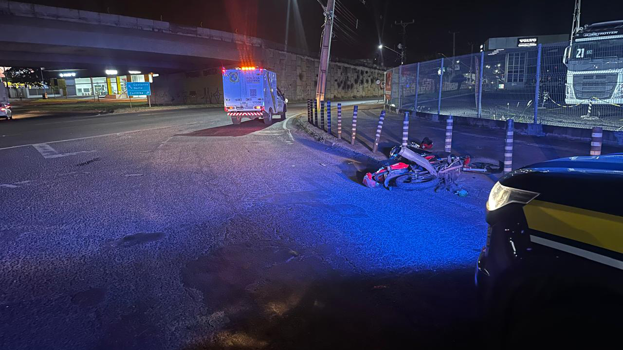Motociclista morre após perder controle e bater em pilares na BR-376, em Maringá Motociclista morre após perder controle e bater em pilares na BR-376, em Maringá