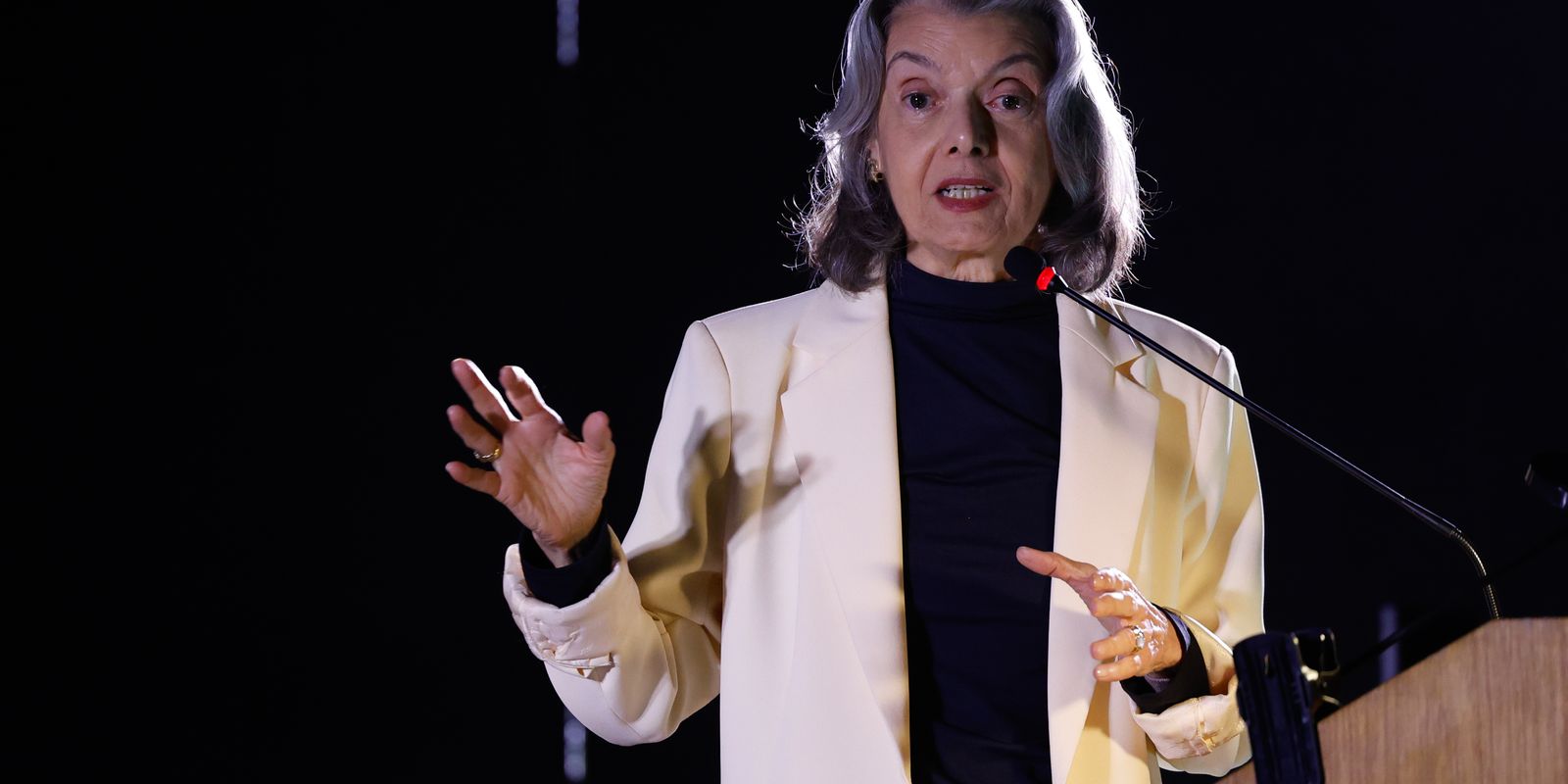 Carmén Lúcia: "ditadura é como erva daninha que precisa ser cortada" Carmén Lúcia: "ditadura é como erva daninha que precisa ser cortada"