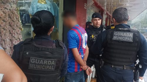 Rapaz é preso após furtar fone de ouvido no Centro de Cascavel
